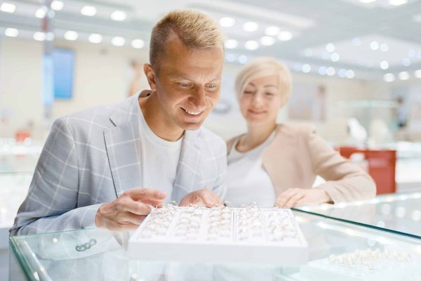 Bijoux fantaisie personnalisés pour femme : les critères d'achat à retenir