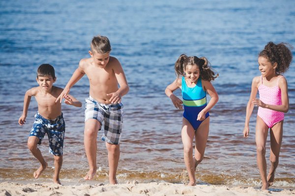Comment choisir un maillot anti-UV pour enfant ?